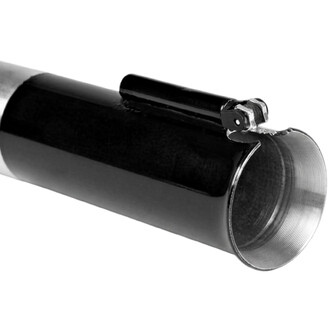 gora fourreau auto-allumant noir, gros plan montrant le cylindre noir et le mécanisme métallique de fixation près de l’ouverture