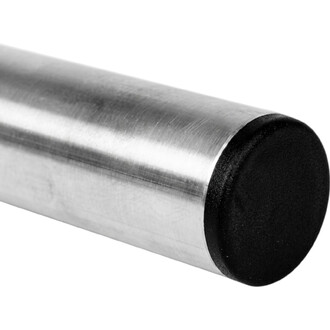 Fourreau auto-allumant Gora : tube cylindrique en aluminium brossé avec bouchon noir à l’extrémité.