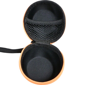 Housse pour un yoyo Magic Yoyo de forme ronde, ouverte, avec un intérieur noir et une maille pour le rangement. L'extérieur est de couleur orange.
