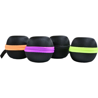 Housses noires pour yoyo Magic Yoyo, avec des fermetures éclair de différentes couleurs (orange, violet, noir et vert) sur le pourtour.