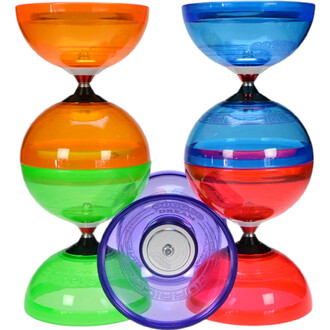 Trois assiettes de jonglage Hurricane Extreme avec cinq roulements, de couleurs vives (orange, vert, bleu et rouge), en position verticale. L'assiette en premier plan est vue de dessus, montrant son design et son roulement central.