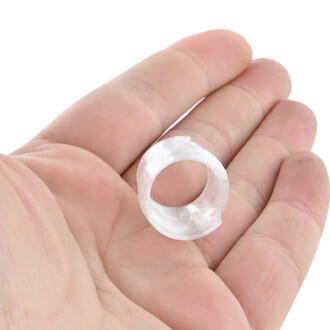 Insert TPU transparent pour staff Fusion – petit anneau translucide tenu entre les doigts.