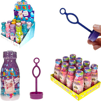 Lot de 12 bidons de solution à bulles 250 mL Tuban Bubbles dans un stand d’exposition coloré, accompagné d’accessoires à bulles violets (bagues et tiges à bulles).