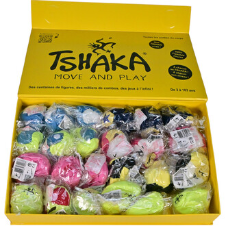 Boîte jaune contenant un kit de 24 balles TSHAKA, emballées individuellement. Les balles sont de différentes couleurs, dont le rose, le vert, le bleu et le jaune, et sont présentées avec des étiquettes. Le couvercle de la boîte affiche le logo TSHAKA MOVE