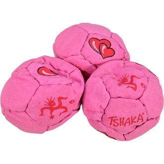 Trois balles de jonglerie TSHAKA de couleur rose, ornées de motifs de cœurs et d'un design stylisé. Les balles sont en tissu, avec des coutures visibles, et présentent le logo TSHAKA sur l'une des faces.