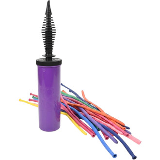Pompe à ballons violette avec embout noir, entourée d’un tas de ballons latex multicolores (kit Ballons Sempertex 260 + Pompe).