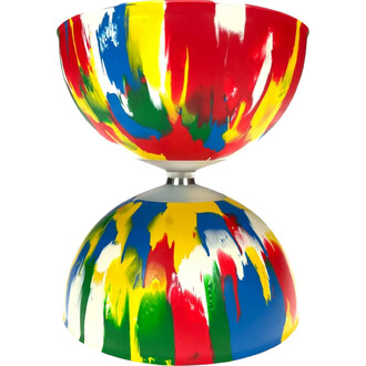 Diabolo Arlequin avec un design coloré en rouge, jaune, bleu et vert, monté sur un axe en métal. Idéal pour la jonglerie et les performances.