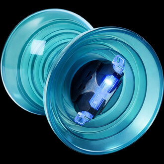 Kit Diabolo Beach Free Lumineux Fluxo: diabolo lumineux à deux disques bleu turquoise translucides avec LEDs bleues au centre, fond noir.