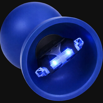 Diabolo Jazz Alu Lumineux Fluxo – vue en gros plan du diabolo bleu avec leds bleues allumées à l’intérieur du boîtier noir.