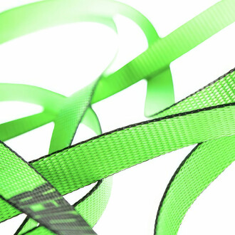Sangle verte résistante du kit de slackline Spider Slacklines Flyline 25, offrant une performance et une durabilité optimales pour les amateurs de slackline, disponible sur NetJuggler.