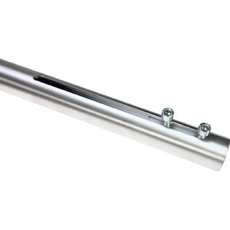 Kit de molletière avec sangles, comprenant une pièce en aluminium argenté, dotée d'une fente longitudinale et de deux vis en métal au niveau du dessus.