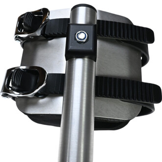 Kit molletière avec fixations pour snow, affichant une paire de fixations en métal argenté et plastique noir, incluant des sangles réglables.