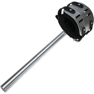 Kit molletière avec fixations pour snow, comprenant une pièce en métal argenté et une contenance noire pour maintenir la molletière, équipée de sangles de fixation.