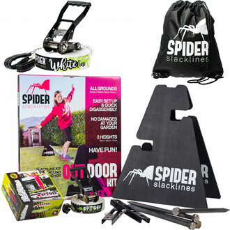 Kit combiné Spider Slacklines comprenant une slackline de 15 mètres avec un cliquet, une sangle, un sac de transport, une protection pour cliquet, et un kit d'ancrage pour slackline. Le kit d'ancrage inclut deux chavalets réglables en hauteur, quatre clou