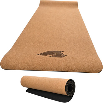 Kit Yoga F2 en liège : tapis de yoga en liège naturel avec logo imprimé et tapis noir roulé.