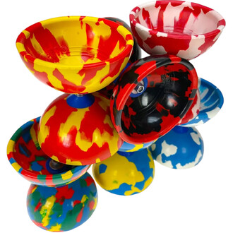 Kit diabolo Jester Lumineux Fluxo composé de plusieurs coupelles colorées empilées, avec des motifs multicolores en rouge, jaune, bleu et noir, montrant les différents angles et aspects de chaque coupelle.