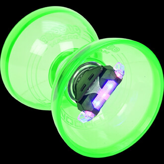 Diabolo lumineux Typhoon de couleur verte translucide avec un système d'éclairage multicolore, visible au centre. Baguettes en aluminium anodisées. Fond noir.
