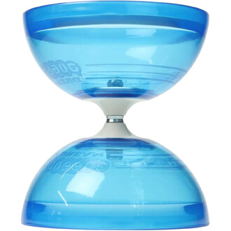 Diabolo Typhoon en plastique bleu transparent, avec une forme en cloche et un axe central blanc. Ce diabolo est conçu pour la jonglerie et se compose de deux coupelles asymétriques reliées par un axe pour améliorer la stabilité et le mouvement.