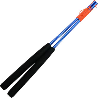 Baguettes en aluminium anodisé de couleur bleue avec des poignées en mousse noire, conçues pour être utilisées avec un diabolo. Les baguettes sont reliées par une partie en cordage orange.