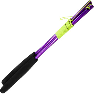 Baguettes en aluminium anodisé violet avec embouts en mousse noire pour un confort optimal, enroulées de fil jaune pour un meilleur grip.