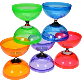 Image d'un kit de diabolo Hurricane comprenant plusieurs diapositives colorées : un diabolo vert, un diabolo bleu, un diabolo orange, un diabolo violet et un diabolo rouge, tous empilés les uns sur les autres. Les diabolo présentent des designs transparen