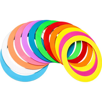 Espiral de listras planas coloridas (arco-íris) sobre um fundo branco, ilustração do kit escolar simples.