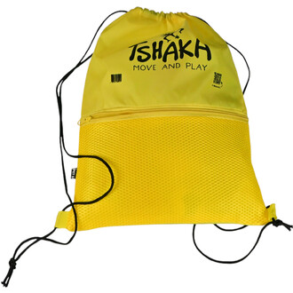 Sac jaune avec le logo TSHAKH et la mention MOVE AND PLAY, doté d'une partie en mesh et de cordons de serrage sur les côtés.