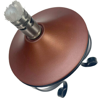 Lampe à huile torchière bronze avec brûleur en métal et mèche blanche, vue en gros plan sur la tête et la base circulaire.