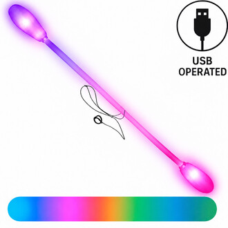 Levistick Lumi Pro LED Threeworlds illuminé en dégradé de violet et rose, avec dragonne noire, icône USB Operated et nuancier arc-en-ciel en bas.