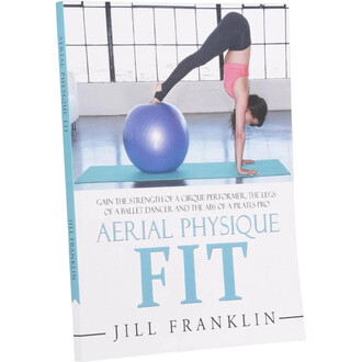 Couverture du livre Aerial Physique FIT par Jill Franklin: femme en équilibre sur les mains, pieds sur un gros ballon bleu sur un tapis de yoga, titre bleu clair.