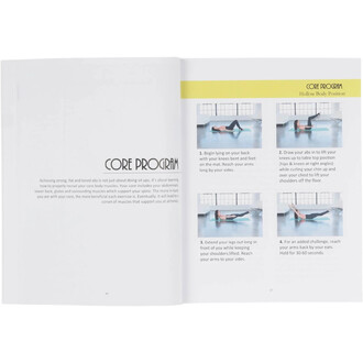 Livre Aerial Physique FIT par Jill Franklin – livre ouvert affichant le Core Program Hollow Body Position avec quatre images d’exercices et les explications associées.