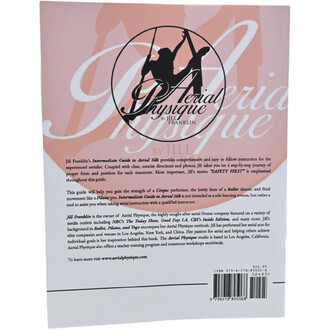 Quatrième de couverture rose pâle du livre Intermediate Guide to Aerial Silk par Jill Franklin, logo circulaire avec silhouettes d’acrobates sur des tissus, bloc de texte descriptif et code-barres en bas à droite.