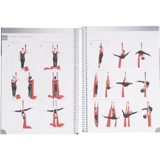 Livre Silks Bible ouvert sur deux pages montrant des démonstrations d'inversion et de figures aériennes avec un tissu rouge sur fond clair.