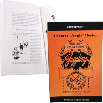Livre The Art of Modern Juggling de Thomas Anglo Horton, réédition 2019. L'image montre la couverture orange du livre avec des illustrations, ainsi qu'une page intérieure avec un texte et un dessin d'un jongleur.