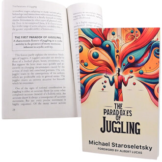 Couverture du livre The Paradoxes of Juggling par Michael Staroseletsky, avec des illustrations colorées représentant un jongleur stylisé. En arrière-plan, des éclats de couleurs vives émanent du personnage central. L'image comprend également une page ouv