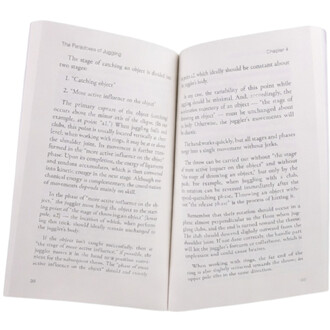 Livre ouvert intitulé The Paradoxes of Juggling, montrant des pages avec texte sur les étapes de la capture d'un objet en jonglerie, notamment Attraper des objets et Influence active sur l'objet. Pages numérotées 38 et 39, présentant des détails technique
