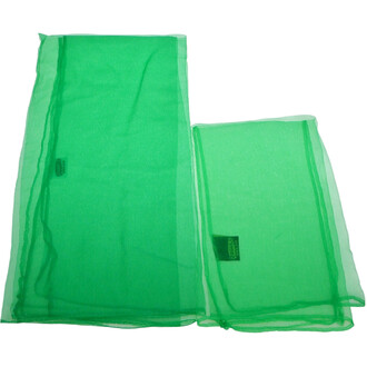 Lot de 3 foulards de jonglerie en tissu vert translucide, comprenant deux foulards de grande taille et un de taille plus petite, tous avec une finition soignée.