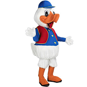 Costume de canard en peluche, avec une grande tête, un bec orange, un corps blanc, vêtu d'une veste bleue avec des boutons jaunes et un gilet rouge. Il porte également une casquette bleue et fait un geste amical avec ses bras ouverts.