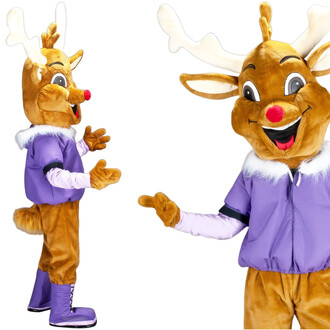 Mascotte a forma di cervo vista frontalmente e di lato, costume di peluche marrone con naso rosso, giacca viola e corna bianche.