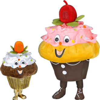 Deux mascottes cupcakes géantes en peluche: à droite un cupcake rose avec glaçage jaune et cerise rouge sur le dessus, visage souriant; à gauche un cupcake chocolat avec glaçage blanc et décor multicolore, visage joyeux.