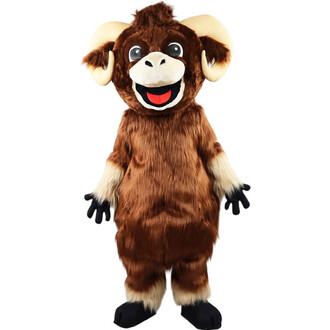 Mascotte mouflon malicieux en peluche marron avec cornes crème, visage souriant et yeux expressifs, bras et poignets beige clair, mains et pieds noirs, debout face avant sur fond blanc.