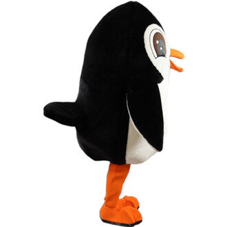 Mascotte Pingouin Givré en peluche noire et blanche, bec et pieds orange, vue de profil.