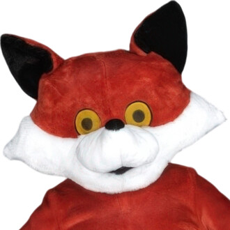 Mascotte en peluche de renard avec une tête rouge, des oreilles noires et de grands yeux jaunes, ornée d'une mâchoire blanche.