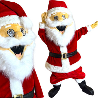 Mascotte représentant un papa Noël souriant, avec une grande barbe blanche, portant un costume rouge et un chapeau de Noël. Il est vêtu d'une ceinture noire et pose en levant une main tandis que l'autre main est légère en dessous. Les yeux sont grands et 