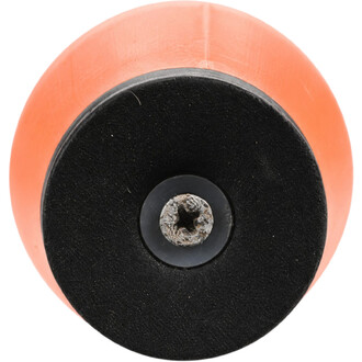 Gros plan sur la base d'une massue de jonglerie Circus Beard montrant le bout orange, le embout en caoutchouc noir et la vis de fixation centrale.