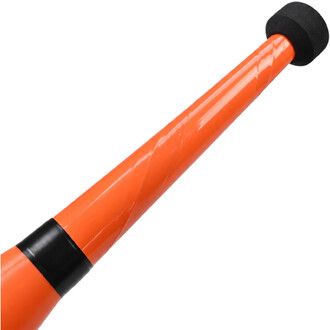 Massue de jonglerie Circus Beard vue rapprochée du corps orange et de l'embout noir.