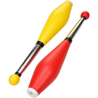 Deux massues de jonglerie Flare croisées, une jaune et une rouge, avec corps profilé, manche argenté et embout rond.