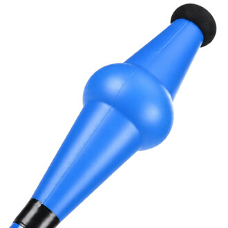 Massue de jonglerie Radical Fish bleue vue en gros plan, corps en plastique moulé avec renflement central et embouts noirs