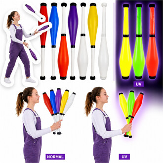 Femme en salopette violette jonglant avec des massues OZAM Trainer multicolores; plusieurs massues colorées alignées et section UV violette.