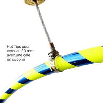Mèche amovible Hot Tips pour cerceau 20 mm avec cale en silicone, montée sur un cerceau jaune et bleu rayé.